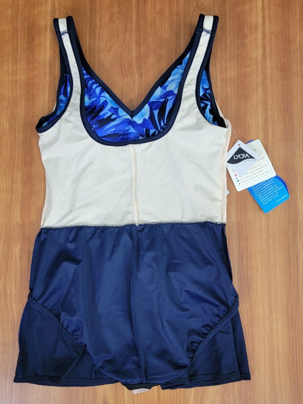 NWT L.L. Bean Navy/Floral Shape Solver One Piece Swimsuit - 10 - Picture 7 of 10